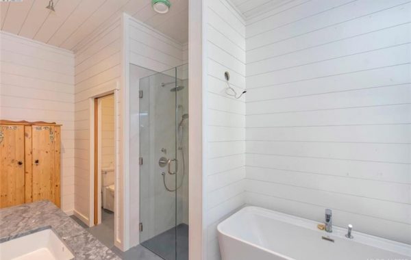 $2,500,000   MLS# 416702